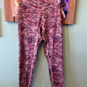 Women's Camo-Patterned High-Waist Leggings - Pink